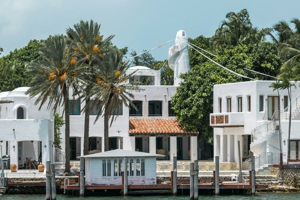 Pros and Cons of Buying a Luxury Home in Miami